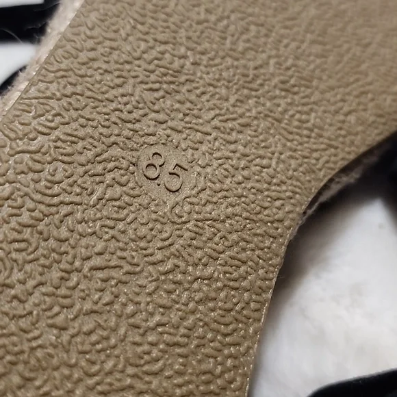 SERRA LADIES  TIE- UP ANKLE SANDALS. - Picture 7 of 7